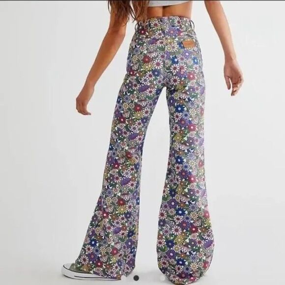 Wrangler Wanderer Flare Jeans - Size 26 x 32 - Picture 2 of 6